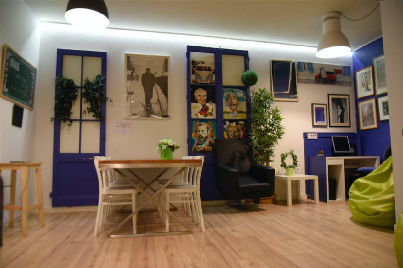 Gracia City Hostel Barcelona Exterior foto The library