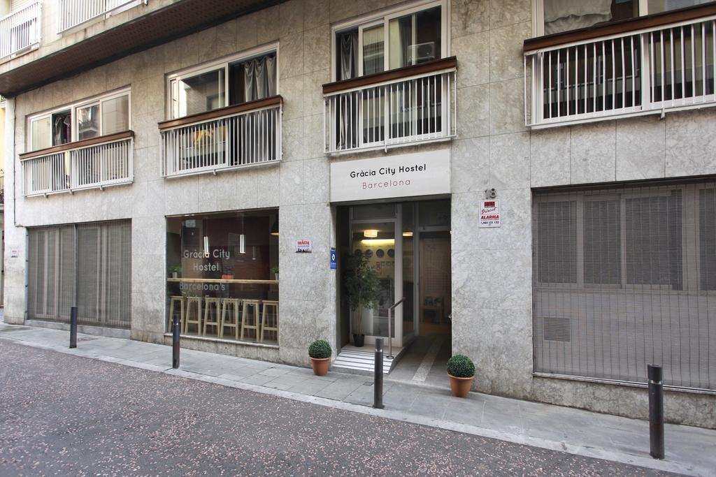 Gracia City Hostel Barcelona Exterior foto The headquarters of the Spanish Royal Academy of Music, in Madrid.