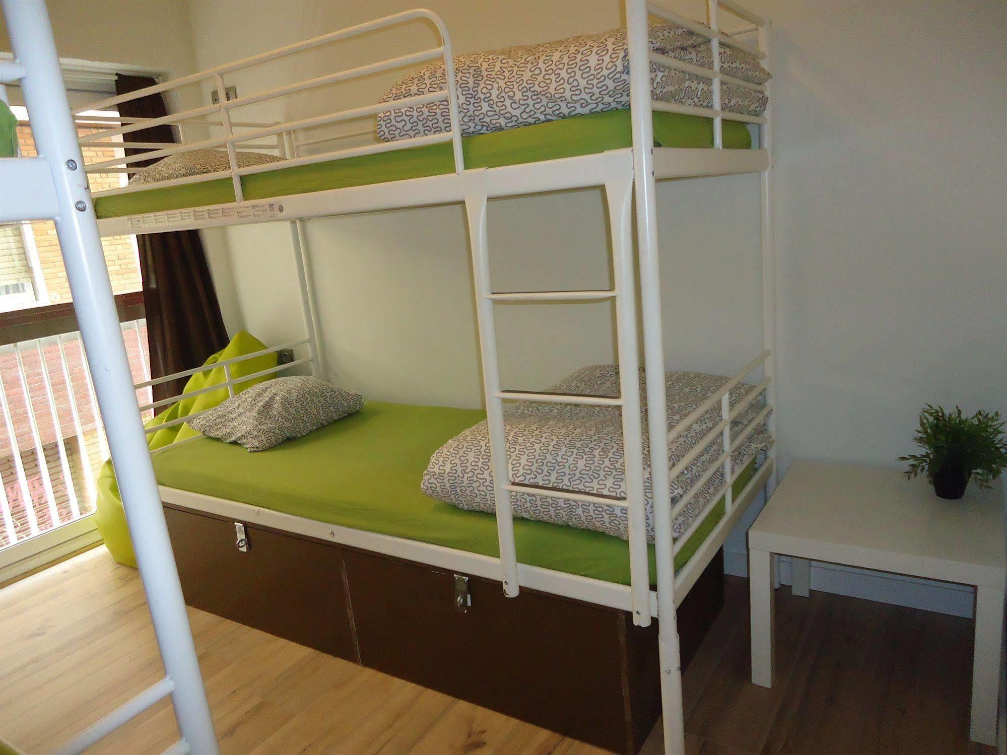 Gracia City Hostel Barcelona Exterior foto A bunk bed