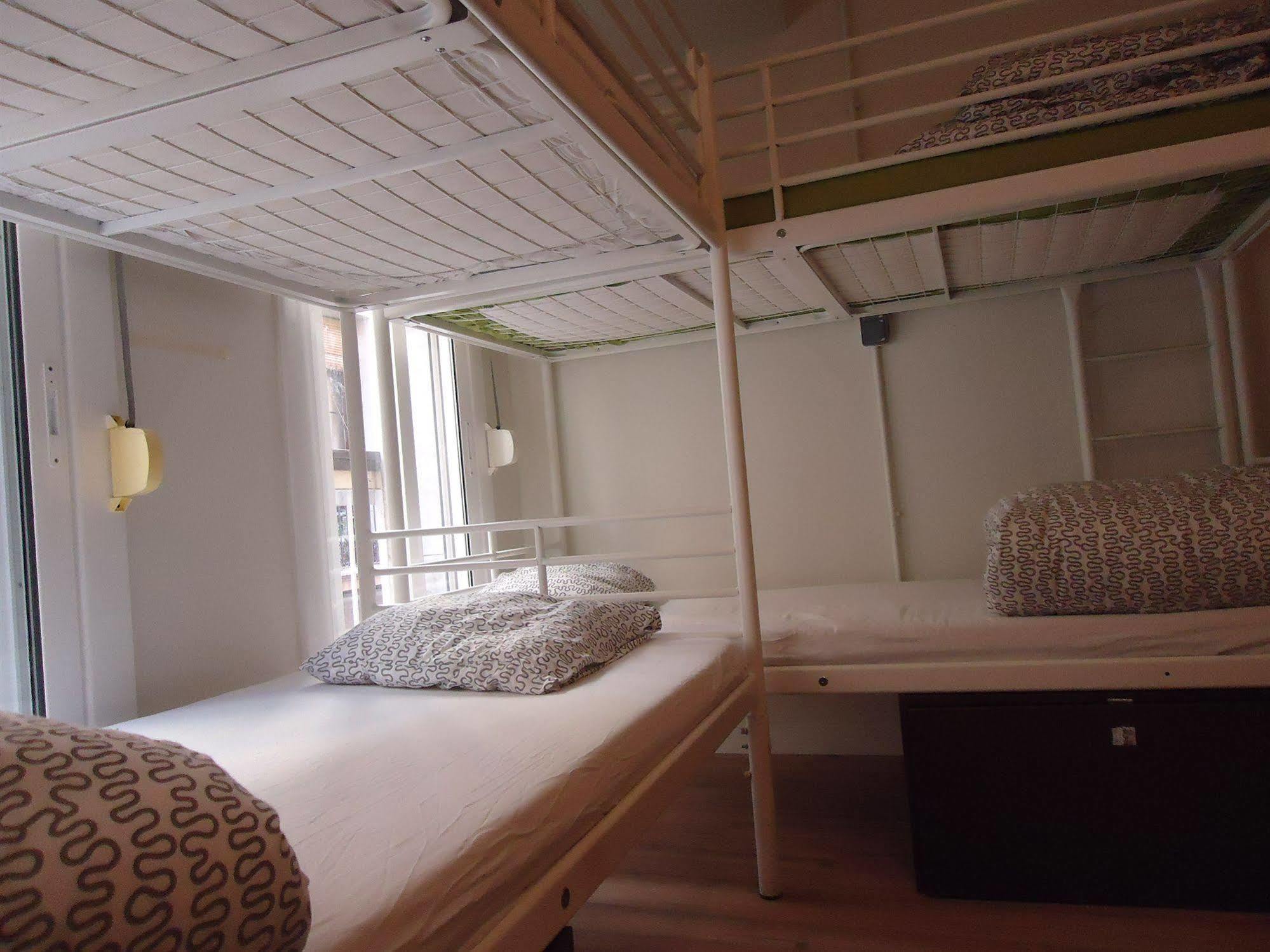 Gracia City Hostel Barcelona Exterior foto A bunk bed